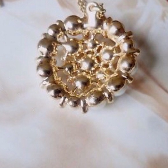 KATE SPADE • Cluster of Pearls Pendant Necklace - Picture 6 of 6